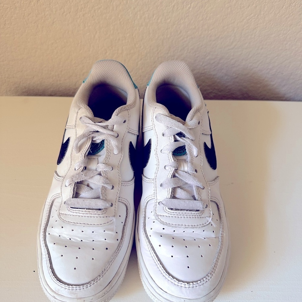 Youth 4 Nike Air Shoes - Picture 2 of 6